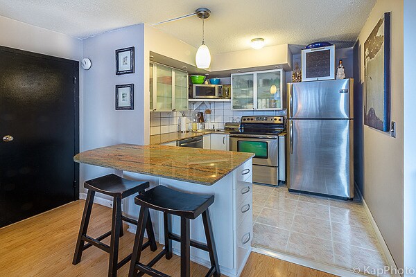 Building Photo - 2740 N Pine Grove Ave