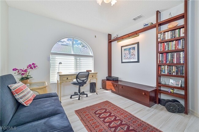 Building Photo - 915 New Waterford Dr