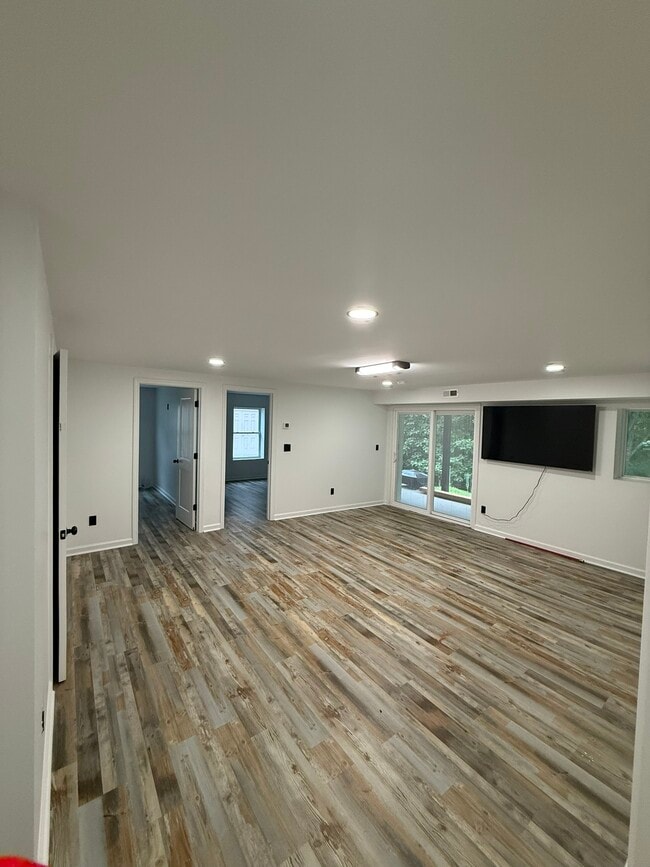 Building Photo - 242 Oakdale Ave