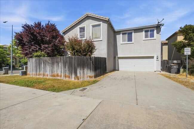 Building Photo - 2803 Crested St