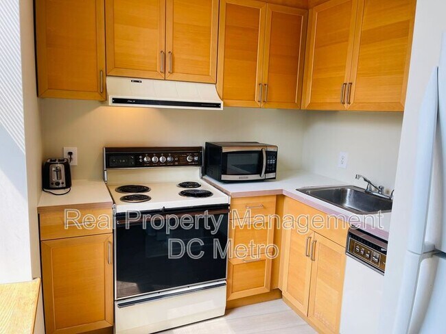 Building Photo - 3 Washington Cir NW