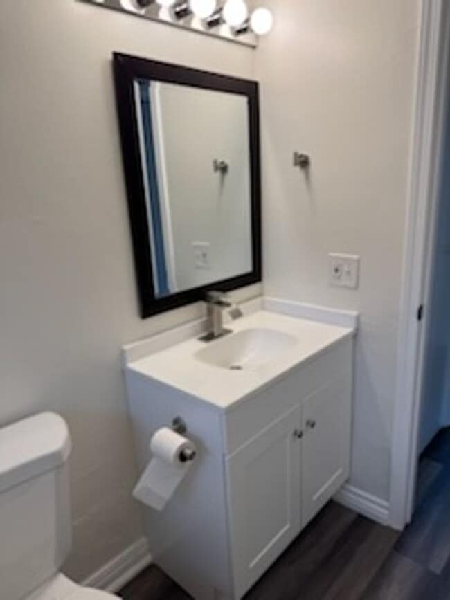 Building Photo - Fully Renovated 2-Bedroom Condo in Highlan...