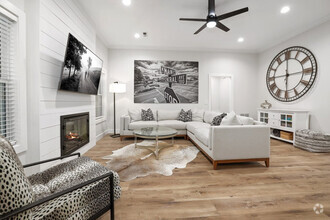Building Photo - 304 Coachlight Dr