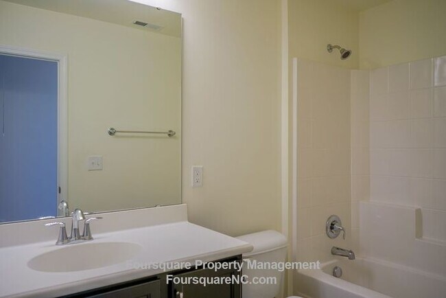 Building Photo - Spacious Single-Family Home with 1st Floor Office, Loft & Fenced Backyard , Includes Washer/Dryer