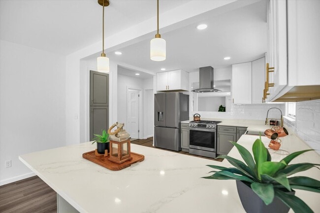 Building Photo - 1212 W Healey St