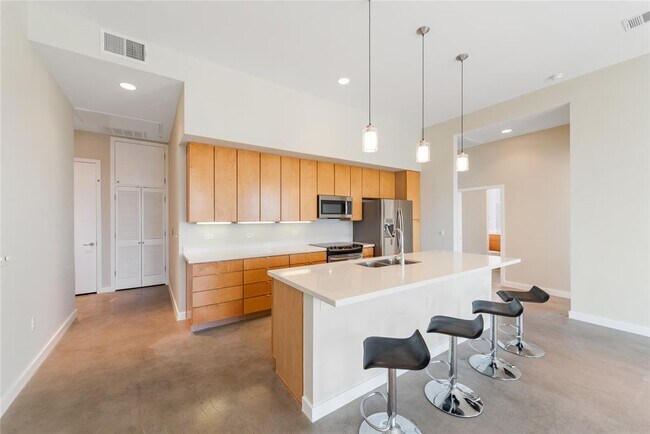 Building Photo - 507 Sabine St