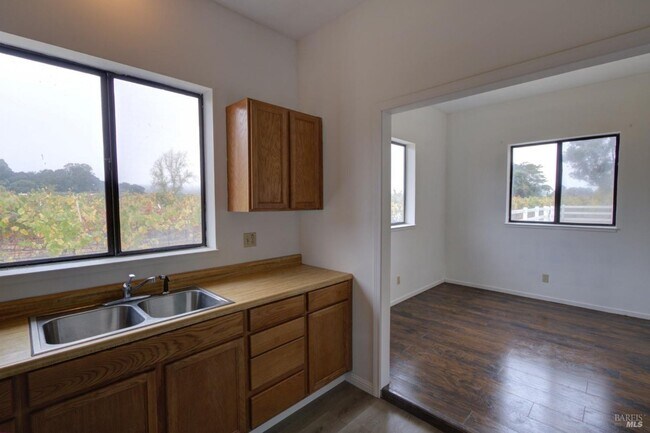 Building Photo - 201 (20300 Arnold)