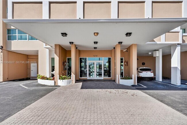 Building Photo - 1410 S Ocean Dr