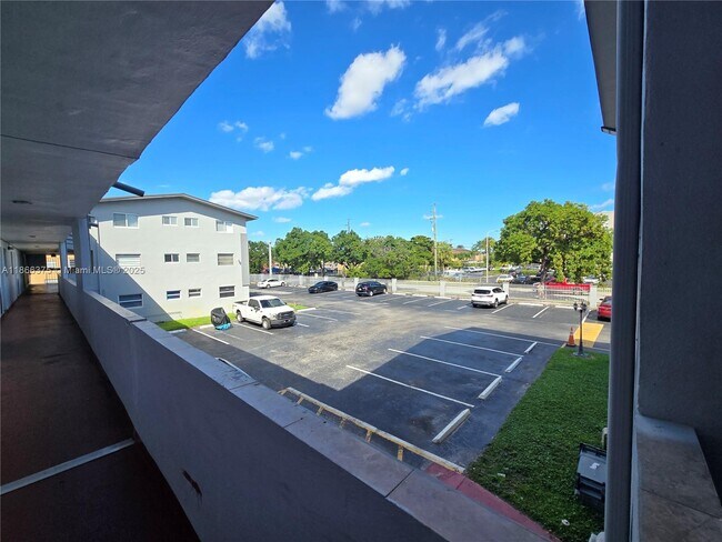 Building Photo - 120 Royal Palm Rd