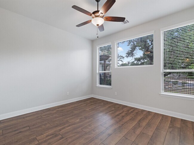 Building Photo - 11323 Cottage Grove