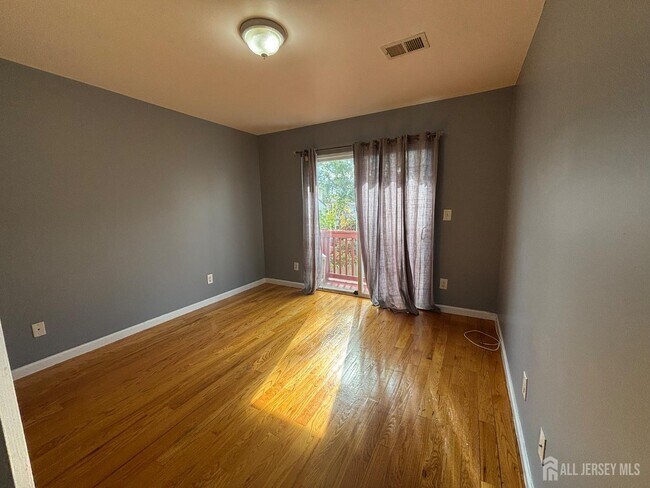 Building Photo - 174 Keer Ave