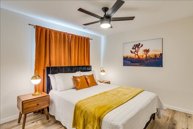 Building Photo - BEAUTIFUL 5 BEDROOM HOME  WITH LAKE VIEW A...