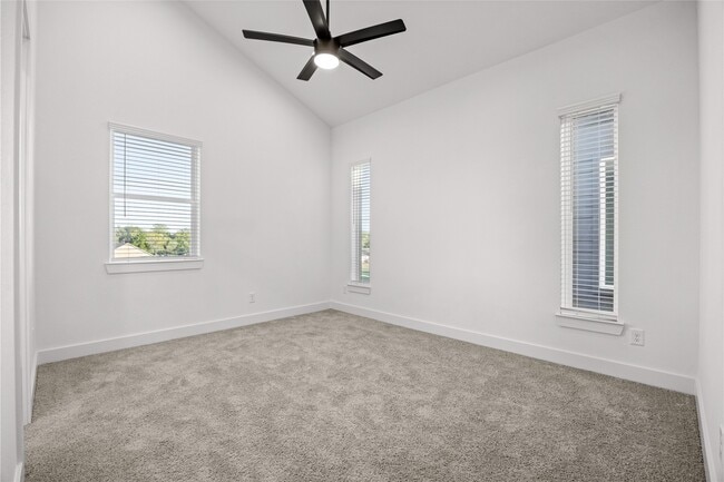 Building Photo - 14105 W Forest Dr