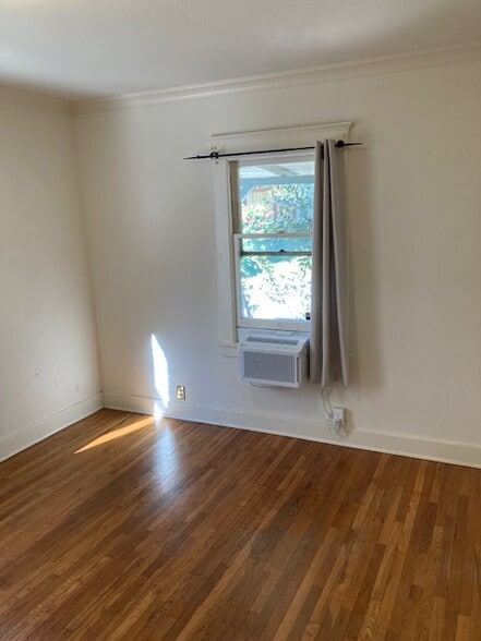 Building Photo - 1345 E Topeka St