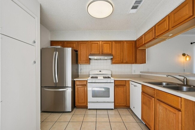 Building Photo - 9413 Quail Meadow Dr