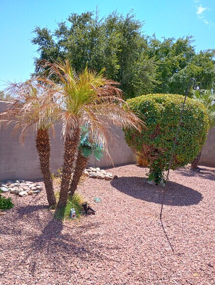 Building Photo - 1671 N Garrett Dr