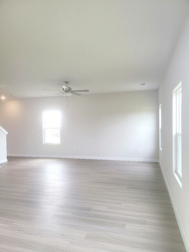 Building Photo - 1031 Peaceful Fawn Dr