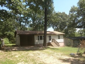 Building Photo - Vibrant 3 bedroom 1 bathroom