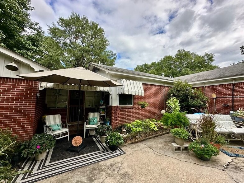 Building Photo - 4101 Olive St