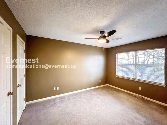 Building Photo - 42 Summit Ridge Dr