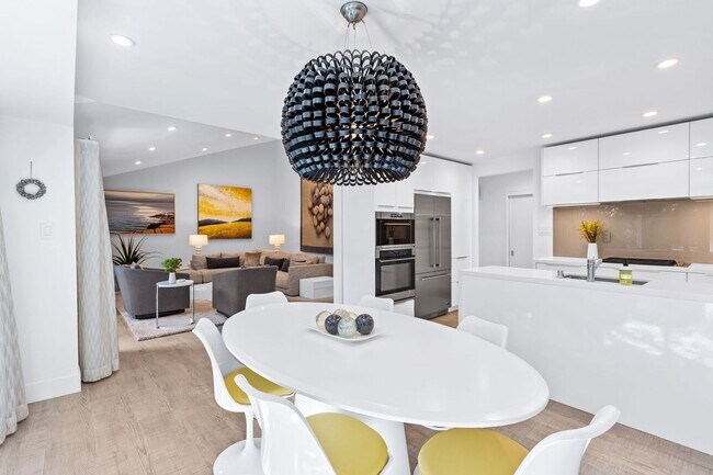 Building Photo - Stylish Condo in Desirable Alta Heights Neighborhood