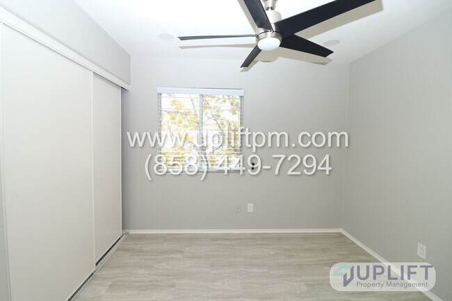 Building Photo - 3 Bed, 2.5 bath Condo w/ Central HVAC, Lau...