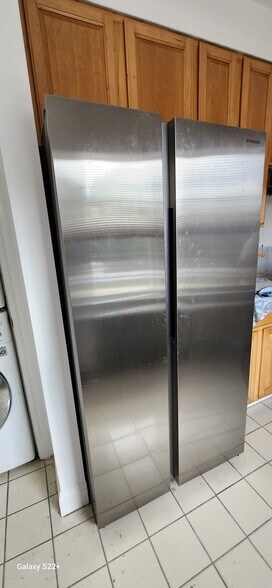 Building Photo - 389 Newport Ave