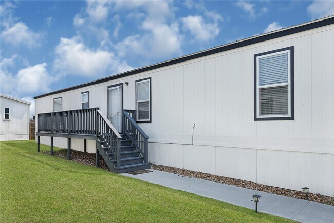 Building Photo - 127 Lear Ln