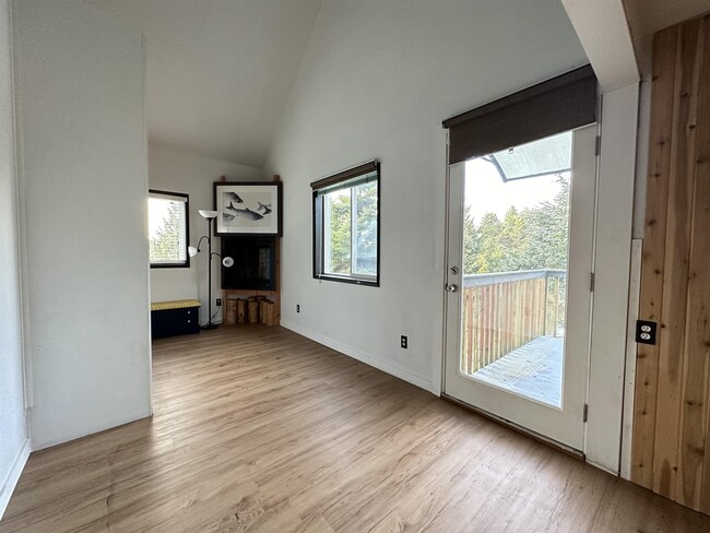 Building Photo - 633 Quinault Ave SE