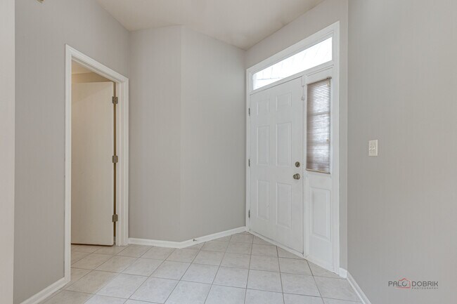 Building Photo - 708 Valley View Ct