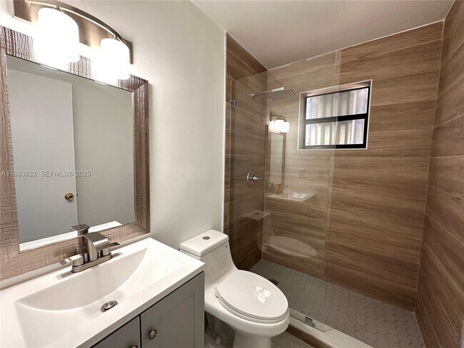 Building Photo - 3952 SW 136th Ave