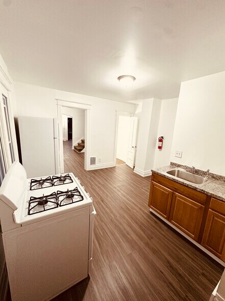 Building Photo - 96-98 Durnan St