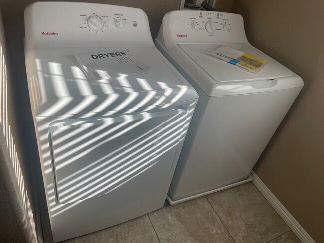 Building Photo - Move in Ready 2 Story 3 bedroom home SW