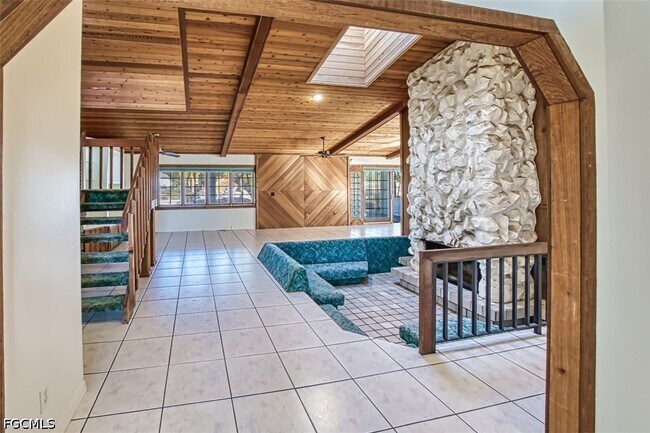Building Photo - 1221 SW 49th St