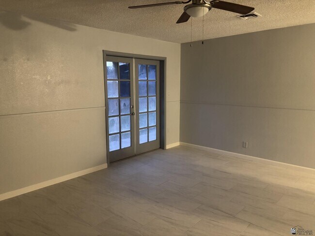 Building Photo - 4598 W 17th St