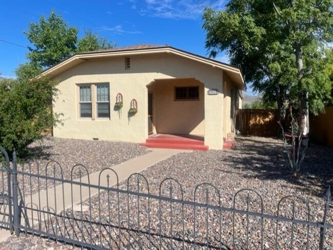 Building Photo - Coming Nov 17 - 3 Bedroom 2 Bath home in C...