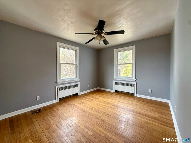 Building Photo - 37 Alexander Ave