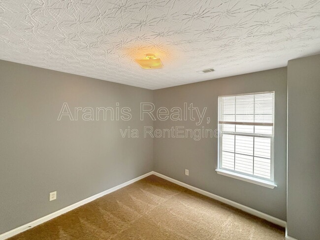 Building Photo - 445 Spring Head Ct