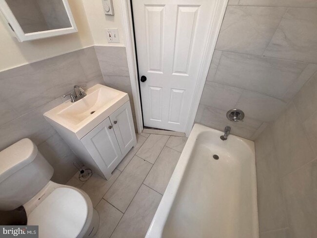 Building Photo - 2324 N Lambert St