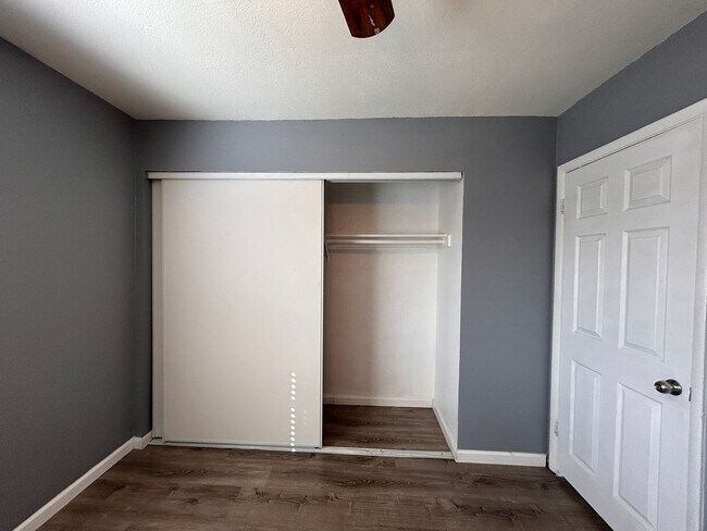 Building Photo - 4BD 3Bth Blend of style, comfort, and convenience.