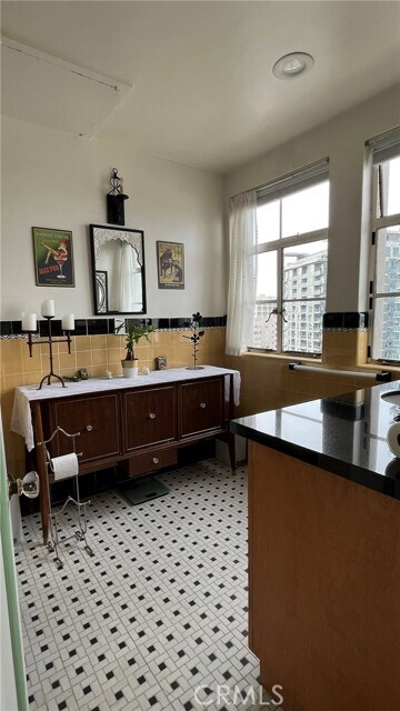 Building Photo - 800 E Ocean Blvd