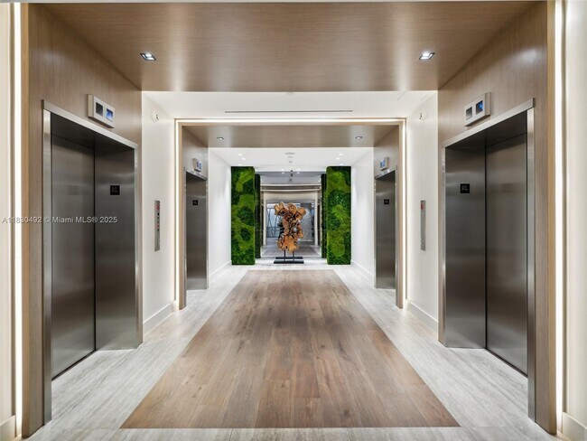 Building Photo - 2301 Collins Ave