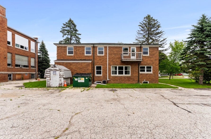 Building Photo - 1110 Victory St