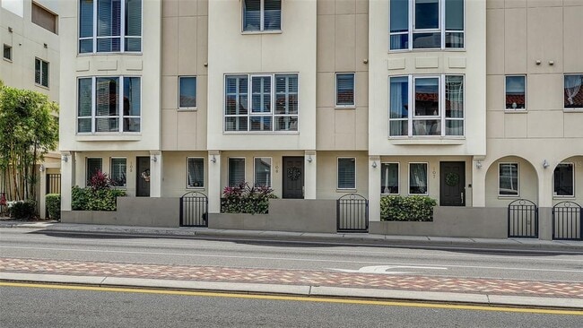 Building Photo - 235 Cocoanut Ave