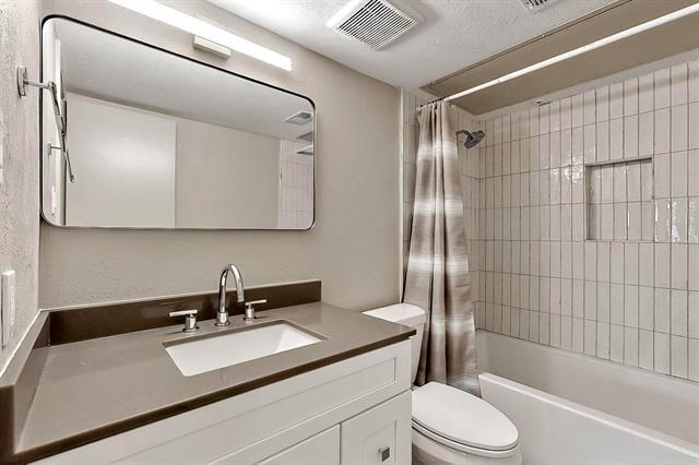 Building Photo - 2535 Wedglea Dr