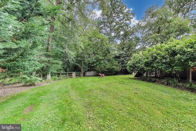 Building Photo - 6107 Parkway Dr