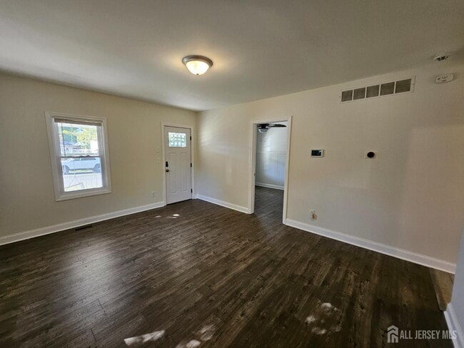 Building Photo - 60 6th Ave