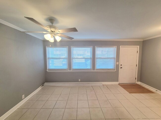 Building Photo - Historic St. Andrews!  Newly Remodeled! 1 bedroom 1 bath condo/1st Floor