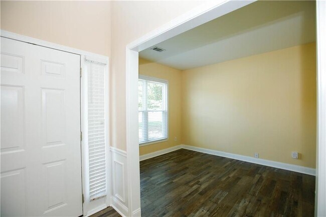 Building Photo - 1005 Landover Crossing