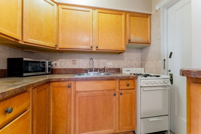 Building Photo - 1765 E 55th St